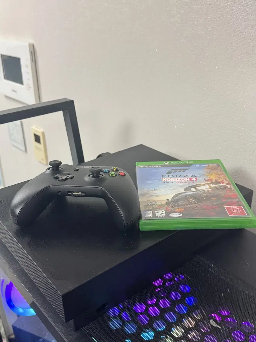 Xbox One X 1tb + Forza Horizon 4 판매